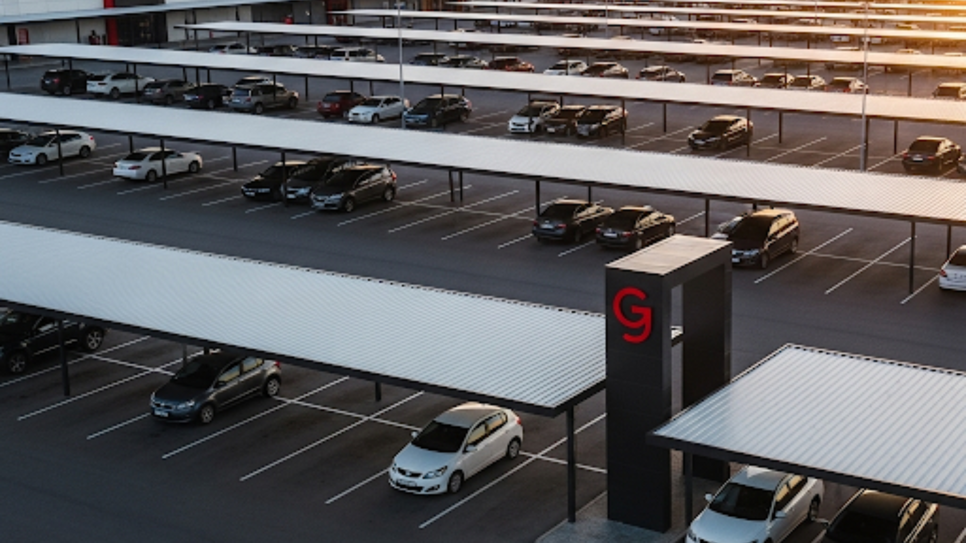 Cobertura de estacionamento com painéis solares (carport solar)